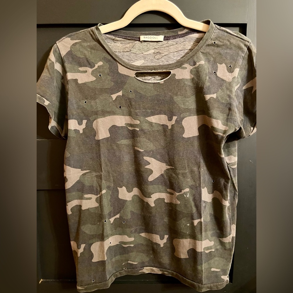 Ragdoll
Distressed Vintage Camo Tee